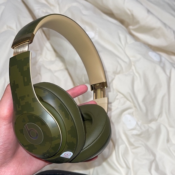 Beats Studio³ Wireless Noise Cancelling Headphones